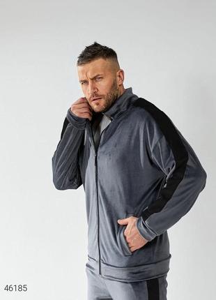 Спортивный костюм мужской велюровый.