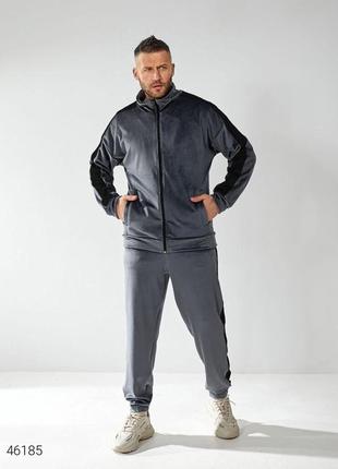 Спортивный костюм мужской велюровый.