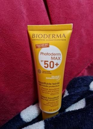 biore uv aqua rich light up essence spf50
солнцезащитная тональная эмульсия