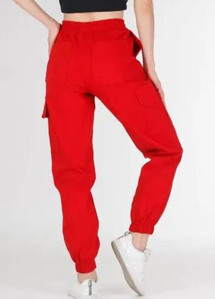 Женские брюки карго с ремешком и накладными карманами под zara