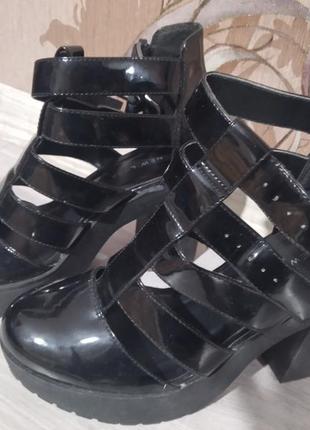 Туфли женские лакированные