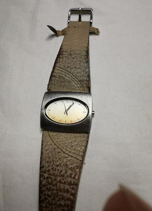 Годинник next