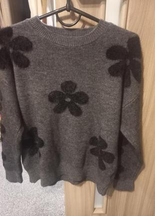 Светр жіночий