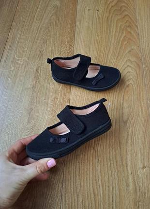 Черные тапочки для девочки/сменная обувь