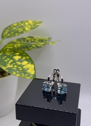 Серебряные серьги с голубым фианитом