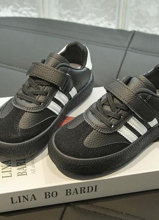 Детские кроссовки