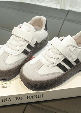 Детские кроссовки