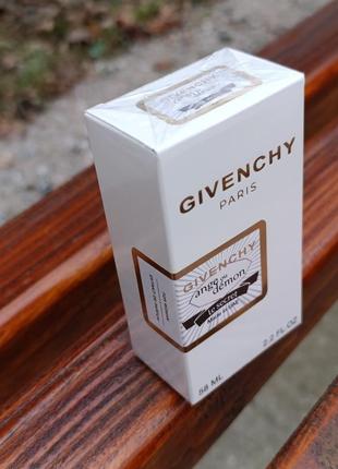 Givenchy
heeled chelsea boots logo-intarsia givenchy shoes