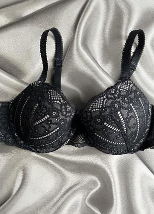 Бюстгальтер с красивым кружевом 70 д