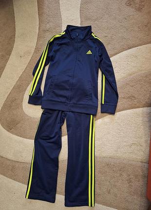 Дитячій спортивний костюм від adidas на хлопчика 7/8 років