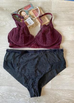 Красивый комплект белья