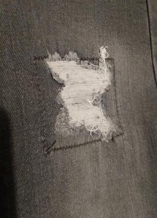 Серые плотные джинсы скинни с имитацией рванки7 фото