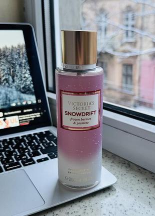 Парфюмированный спрей для тела snowdrift victoria's secret