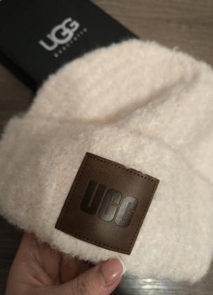 Женская шапка ugg