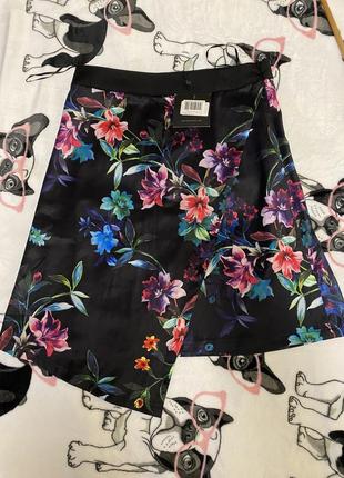 Новая юбка с цветочным принтом