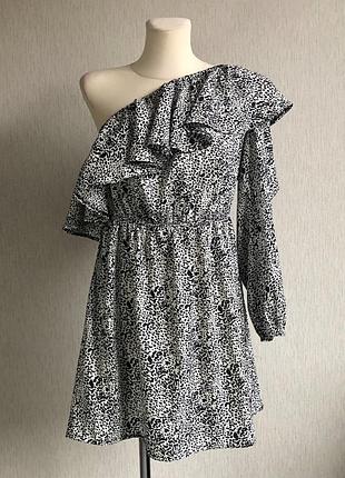 Сукня з воланами на одне плече influence