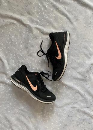 Жіночі кросівки