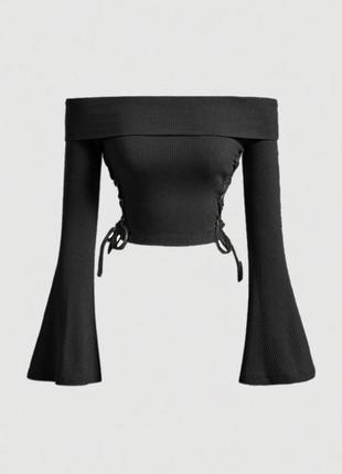 Качественная и стильная кофточка с открытыми плечами и завязками по бокам. идеально сочетается с любым низом.