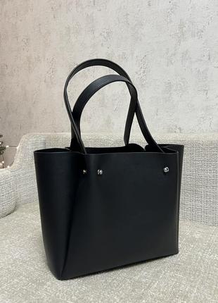 Шопер- сумка, чорного кольору з косметичкою в середині .