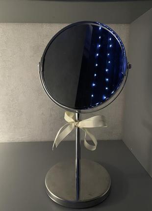 Дзеркало для макіяжу