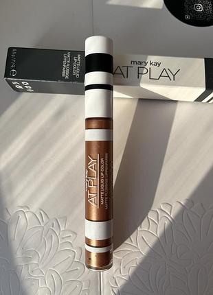 Блеск для губ at play золотой блеск