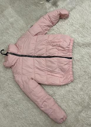 Коасна курточка, є плями на рукавах їх при носці не видно