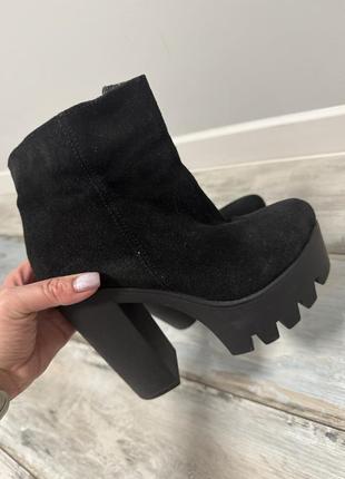 Ботінки з натурального замшу , дуже гарний стан