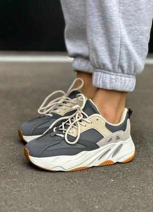 Жіночі стильні кросівки демісезонні