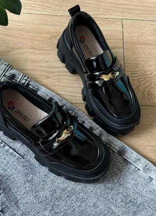 Лаковані туфлі, лофери