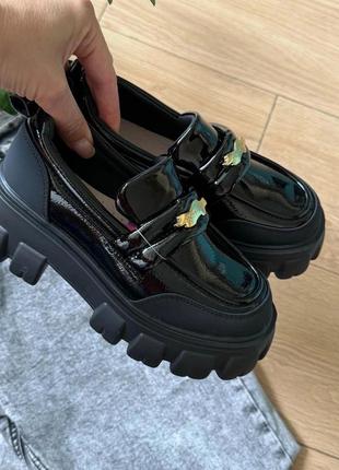 Лаковані туфлі, лофери