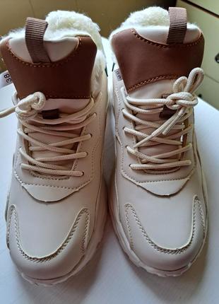 Женские зимние кроссовки