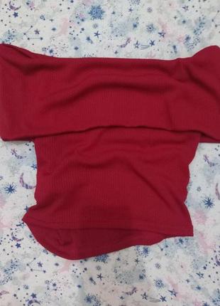 Топ з відкритими плечима