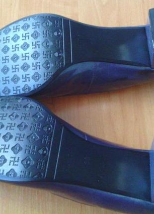 Красивые лаковые серые туфли sasha fabiani4 фото