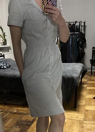 Полосатое платье на пуговицах