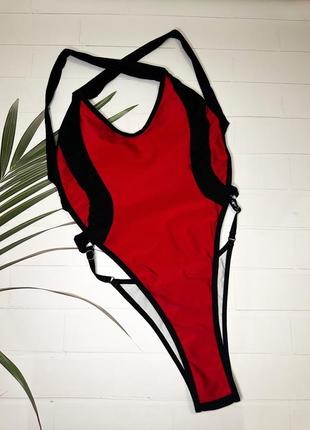 Червоний з чорним та білий з бежевим суцільний злитий купальник висока посадка бразиліана