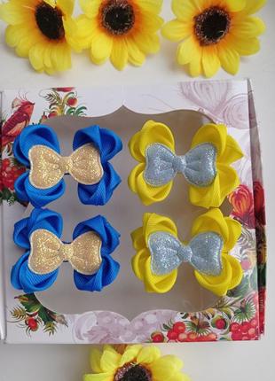 Бантики заколки патриотические.