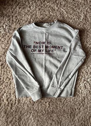 Светер в сірому кольорі