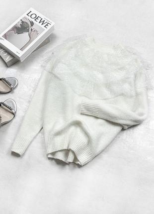Молочный свитер zara с пышными воланами на горловине из органзы с пайетками