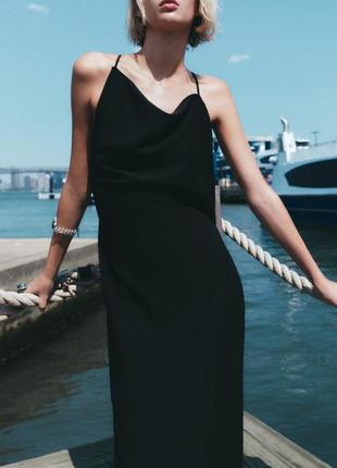 Платье с открытой спинкой