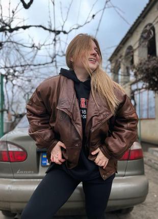 Стильная кожаная куртка, бомбер