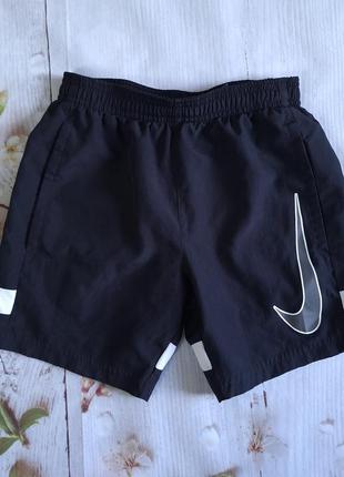 Спортивные шорты nike указан рост 122-128.