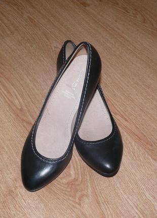 Зручні шкіряні туфельки