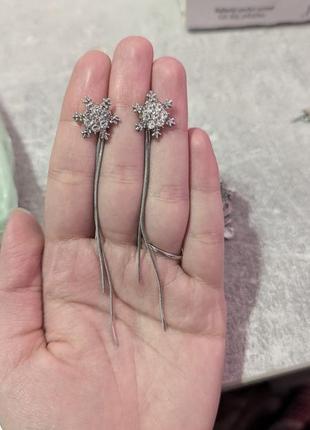 Серьги женские висячие (бижутерия) снежинки с косточками oxa серебристые