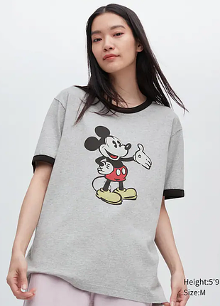 Футболка с графическим принтом disney beyond time ut uniqlo