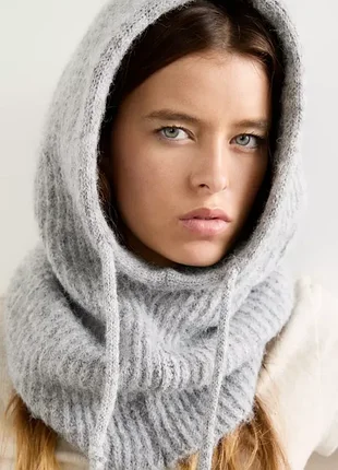 Стильная шапка балаклава pull & bear