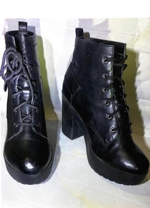 Полусапожки на толстом каблуке со шнуровкой new look.