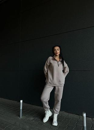 Теплый спортивный костюм на флисе с кофтой с воротником на молнии с манжетами с брюками с карманами с манжетами на резинке