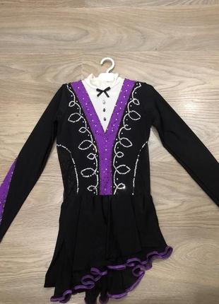 Сукня для змагань з фігурного катання