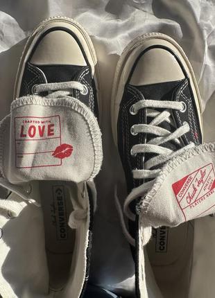 Високі кеди converse жіночі chuck kiss me2 фото