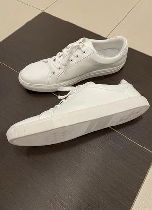 Чоловічі білі кросівки banana republic vegan leather
